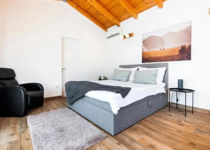 Antica By Guide Villa
